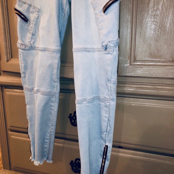 *SOLD* Cargo Jeans (Fashion Nova) - Picture 3 of 3